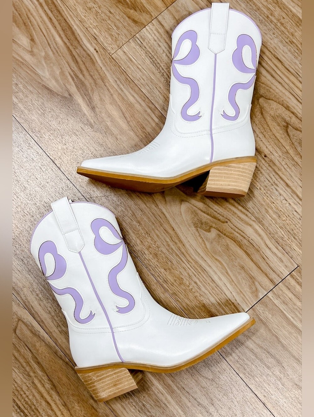 Lavender and White Bow Coquette Western Boots Brand-new (8.5)
